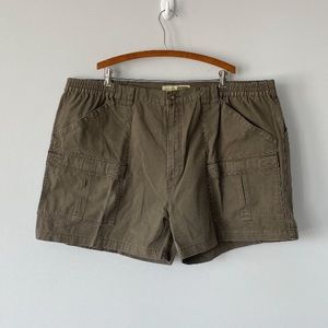 Cabelas outdoors cargo shorts dark green size 48 elastic button zip waist